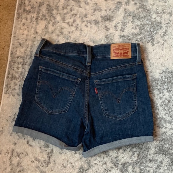 Levi’s shorts - Picture 2 of 2